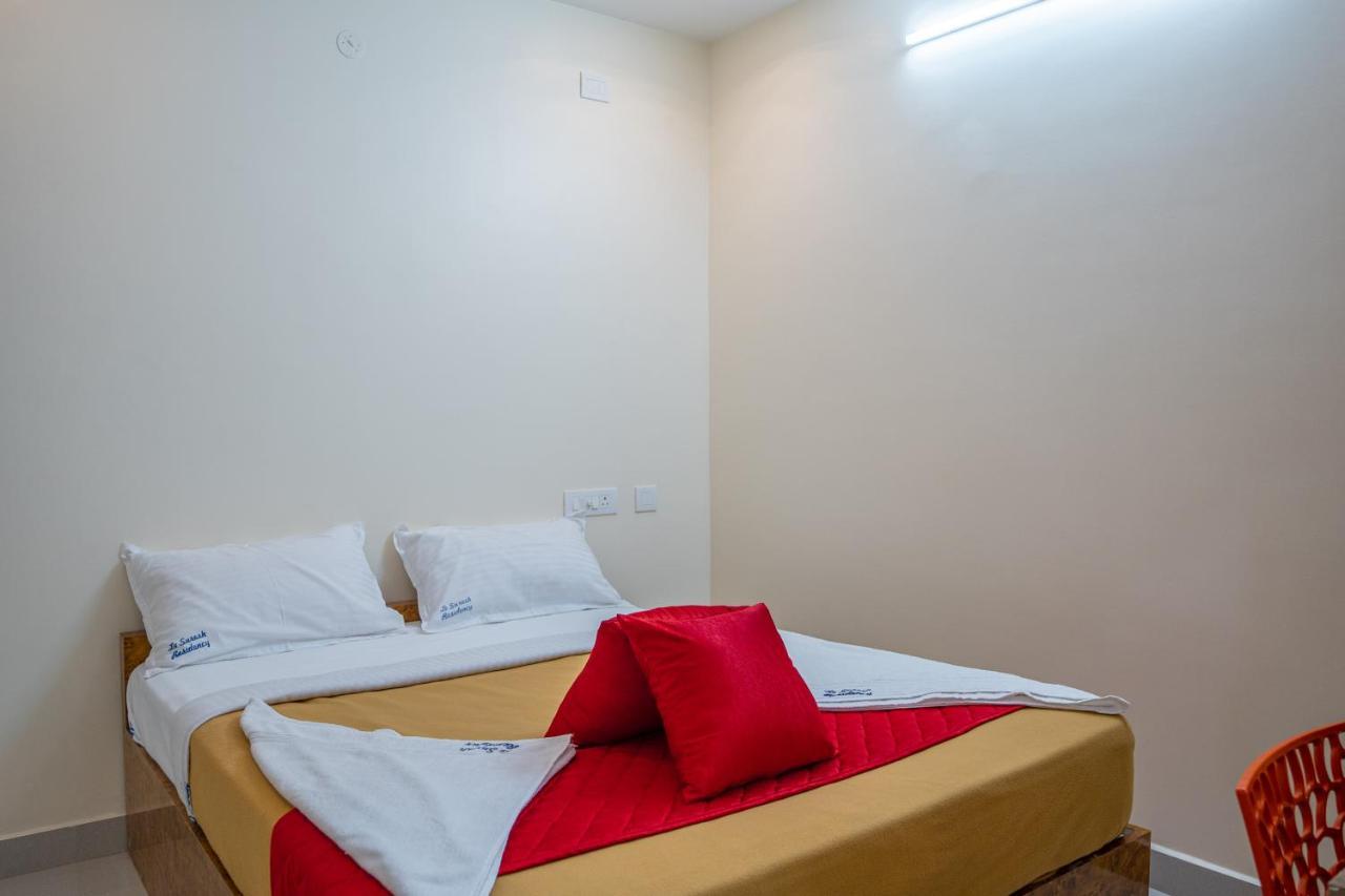 Le Suresh Guest House Puducherry Buitenkant foto